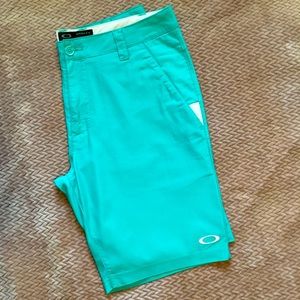 Oakley men’s teal/aqua short size 34